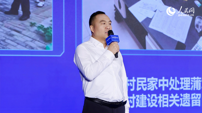 内蒙古自治区鄂尔多斯市达拉特旗基层干部李电波进行案例分享。